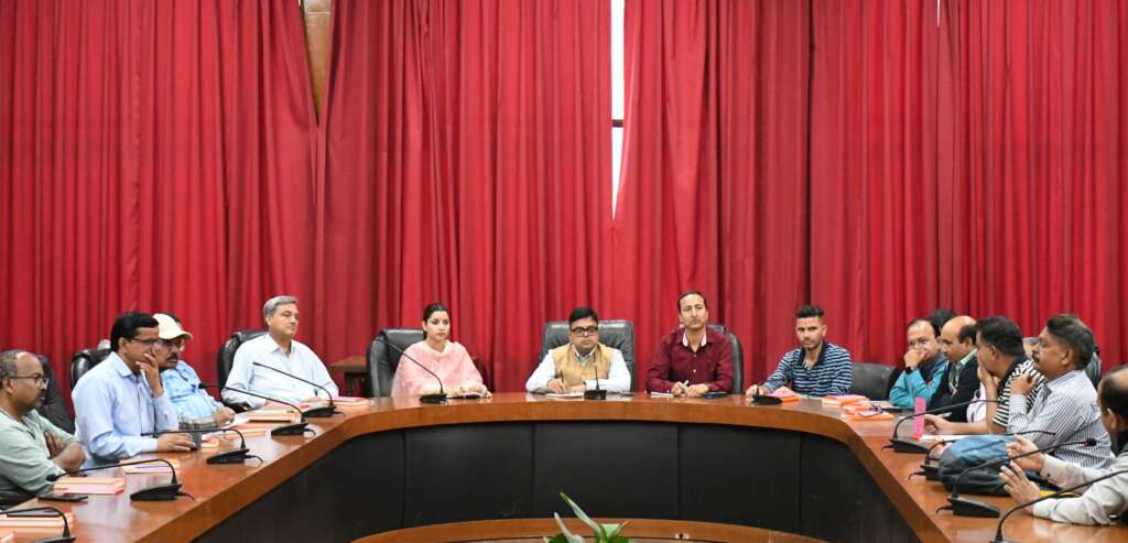 सूचना एवं लोक संपर्क विभाग के संयुक्त निदेशक द्वारा मुख्यालय नैनीताल के पत्रकारों के साथ बैठक।