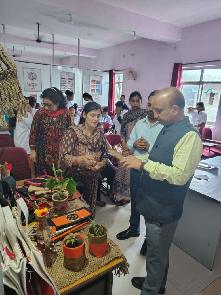 14 दिवसीय ‘बेसिक ऑफ़ मेकिंग जूट प्रोडक्ट्स’ के  प्रशिक्षण कार्यक्रम का समापन।