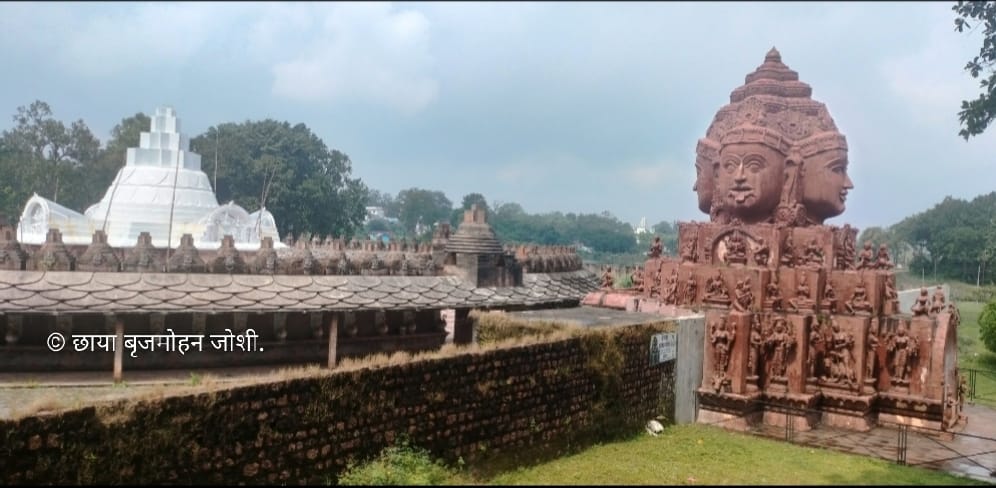 महामेरू मन्दिर:- अमरकंटक में स्थित भारत का सबसे पहला श्रीयंत्र मन्दिर, “कलचुरी” काल के दौरान हुआ निर्माण।